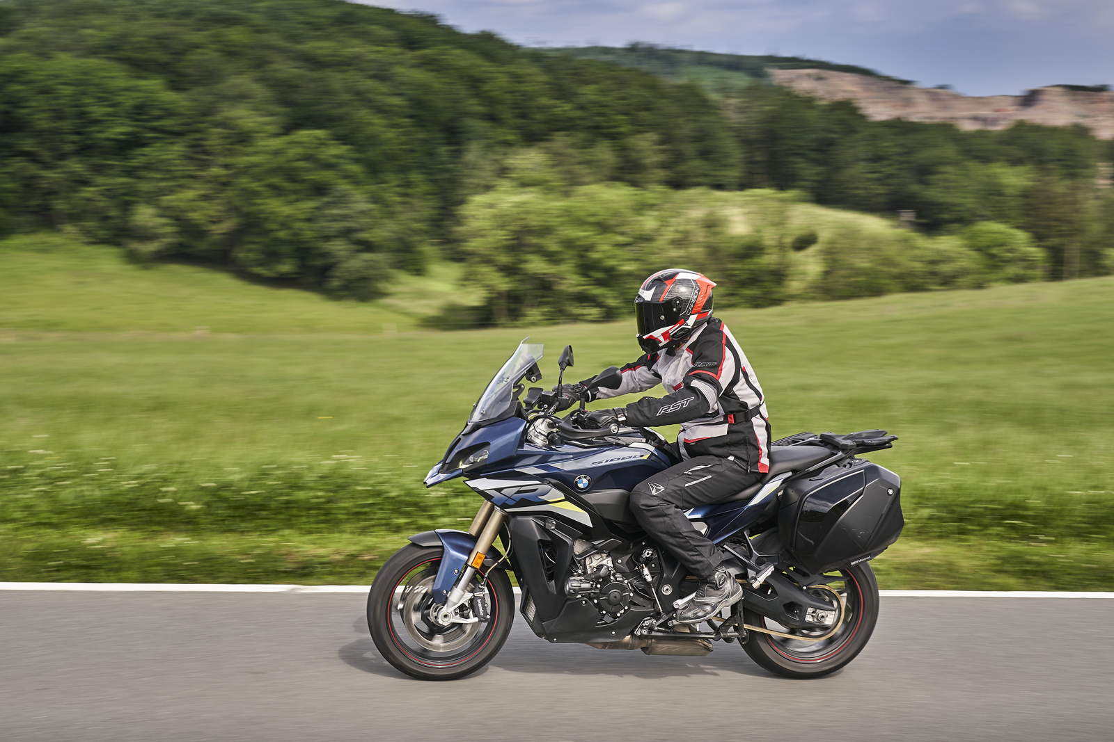 BMW S 1000 XR vs Suzuki GSX 1000 GX